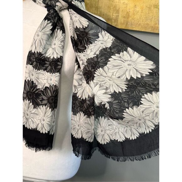 Black/White Floral Scarf/Wrap - Picture 7 of 12